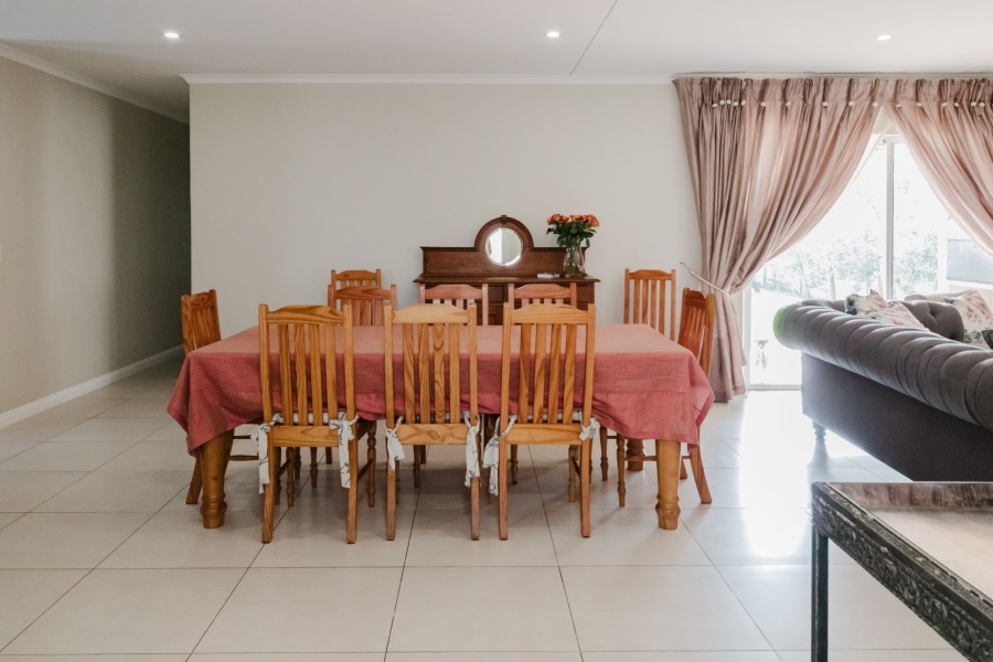 4 Bedroom Property for Sale in Sunningdale Western Cape